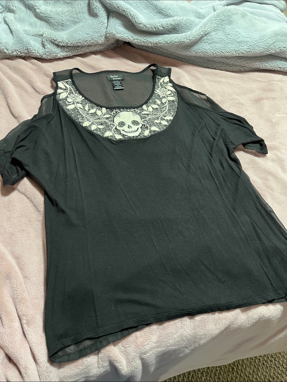 Black Cold-Shoulder Women's Tee with Decorative Skull Lace Yoke